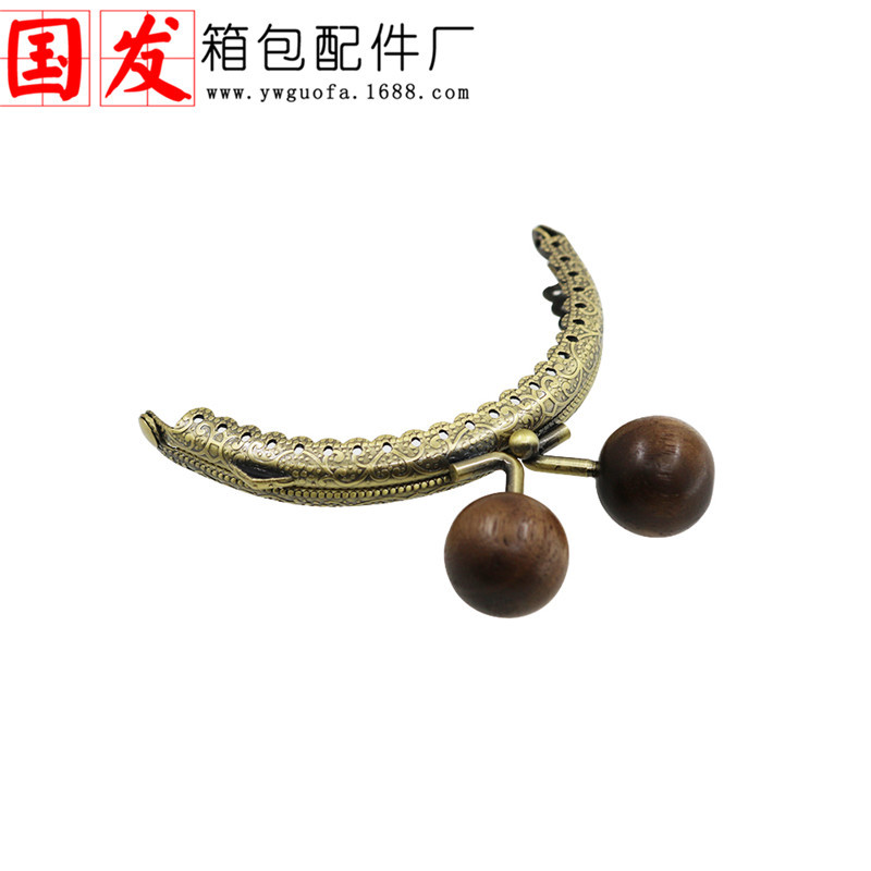 Una sola oreja 8.5CM semicircular encaje en relieve de madera oro 20mm perlas de caramelo japonés 4 cabezas de caramelo opcionales