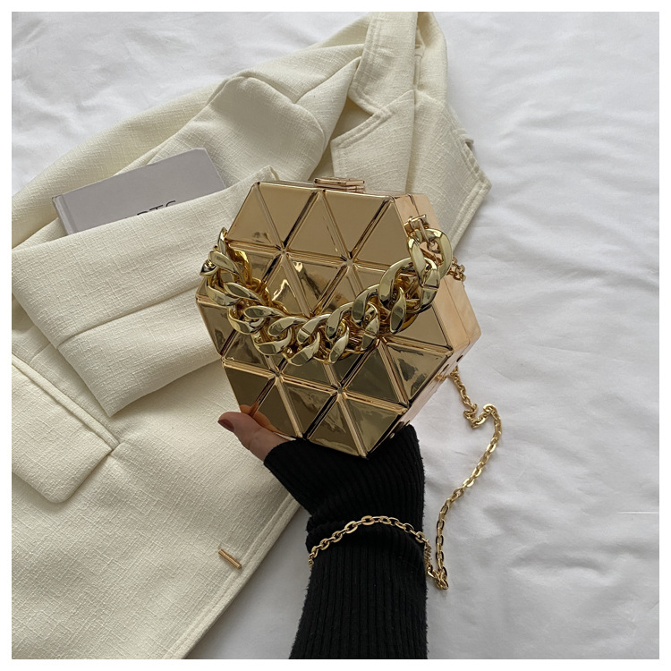 Women's Small Arylic Solid Color Elegant Vintage Style Hexagon Lock Clasp Evening Bag display picture 7