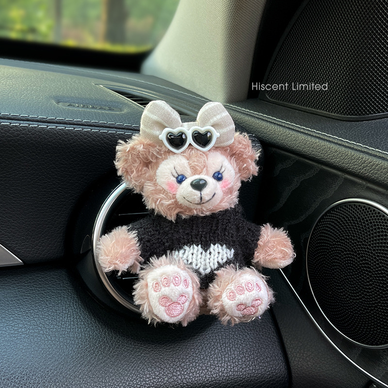 2025 nuevo coche muñeca oso de felpa Tamiflu coche aromaterapia de salida de aire decoración interior accesorios de coche decoración mujer