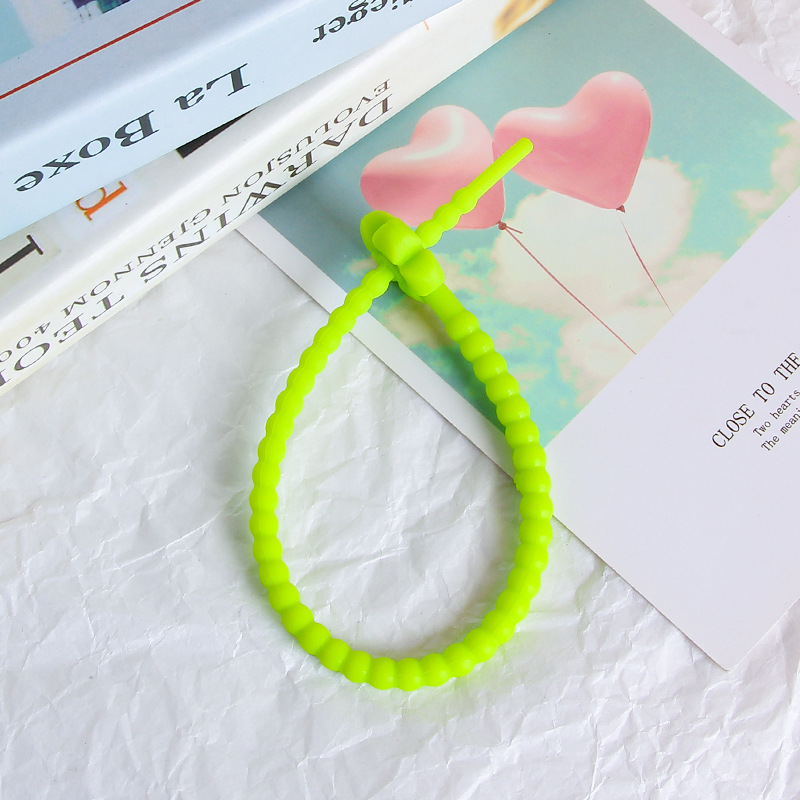 25cm colorido pequeña flor de silicona cuerda DIY joyería llavero accesorios auto-bloqueo cordón Correa cordón corbata