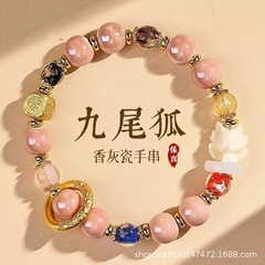 本物の九尾狐のブレスレットの香灰の手串の女性の狐の妖小紅娘は桃の花のブレスレットを招きます。