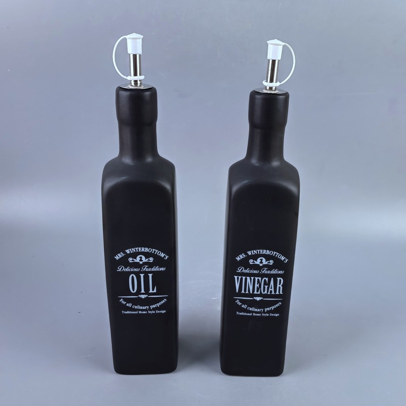 Amazon botella de aceite cuadrada blanca y negra botella de cerámica condimento botella de aceite doméstica botella de aceite de cocina botella de aceite
