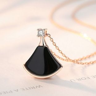 New Cross-Border Small Skirt Necklace Women's Pendant Fan-Shaped White Mother-Of-Pearl Black Agate Necklace Women's Clavicle Chain Factory Wholesale