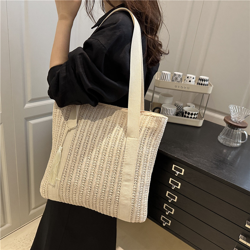 Bolsa de tejido de hombro, bolso de paja de gran capacidad, bolso de verano, nuevo tipo de bolso de hombro casual de mujer.