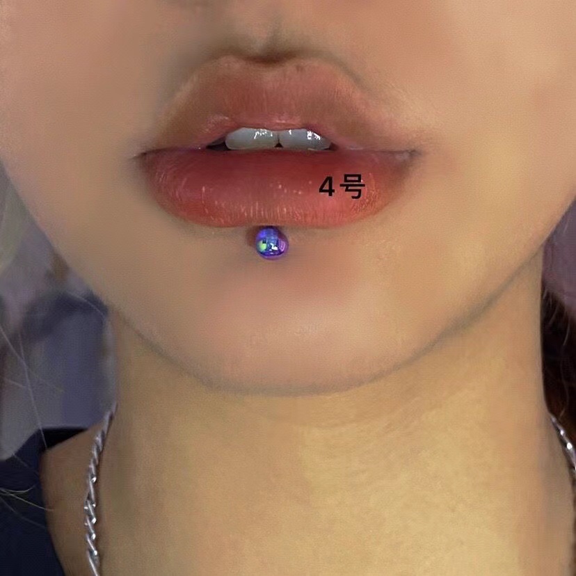 16G labret stud size and finish detail