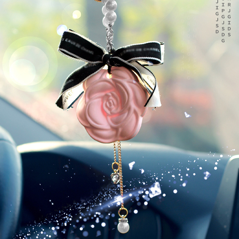 Camellia colgante de automóvil perfumado para automóvil espejo retrovisor colgante tira magnética goteo perfume decoración interior del automóvil
