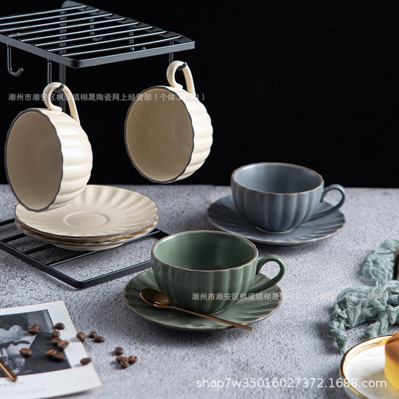 Cerámica vintage tazas de café y platos set hotel de la tarde tazas de té de flores en tazas de flores regalos al por mayor