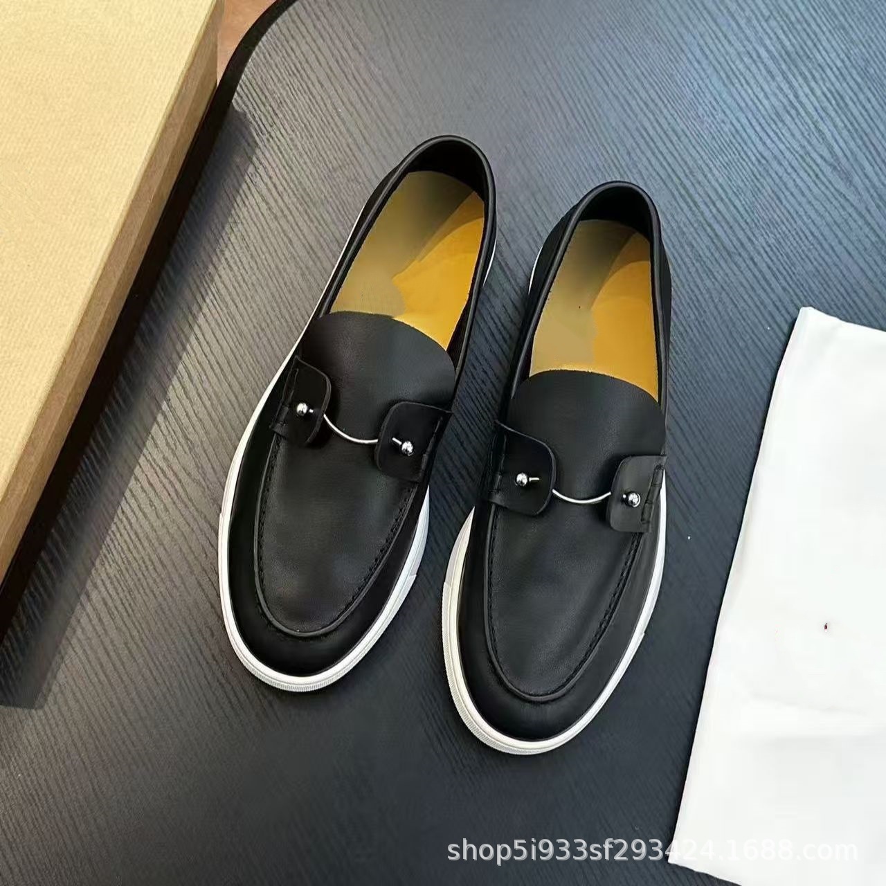 European Station 2025 New Red Sole Soft Leather Slip-On Trendy Fashion Business Loafers with Rivets for Men Cl Export
