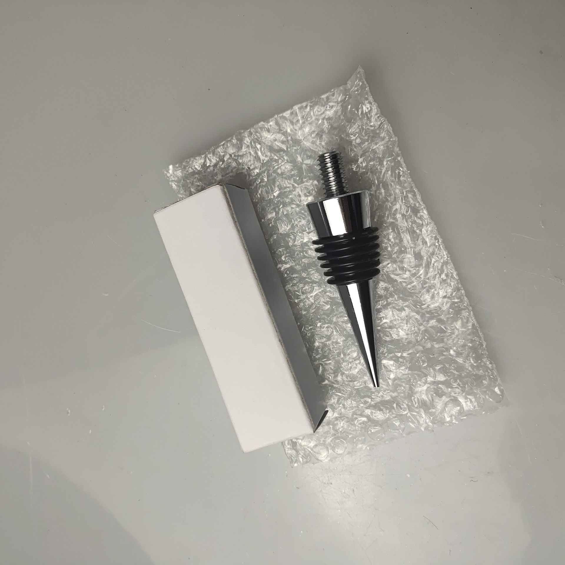 Tapón especial de vino tinto de metal combinado de bricolaje para sellar la parte inferior del cuerpo Tapón de botella de vino especial de tapa plana de vino hueco