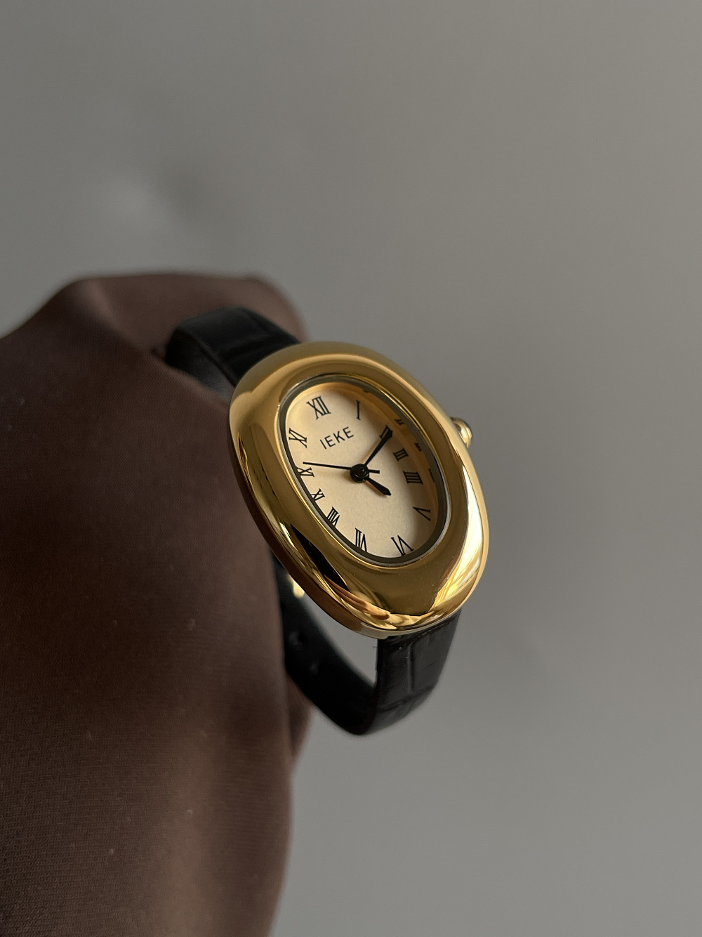 Ieke723 pigeon egg/black belt gold frame gold surface