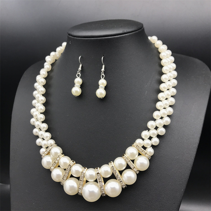 Vintage Style Solid Color Arylic Imitation Pearl Wholesale Necklace display picture 2