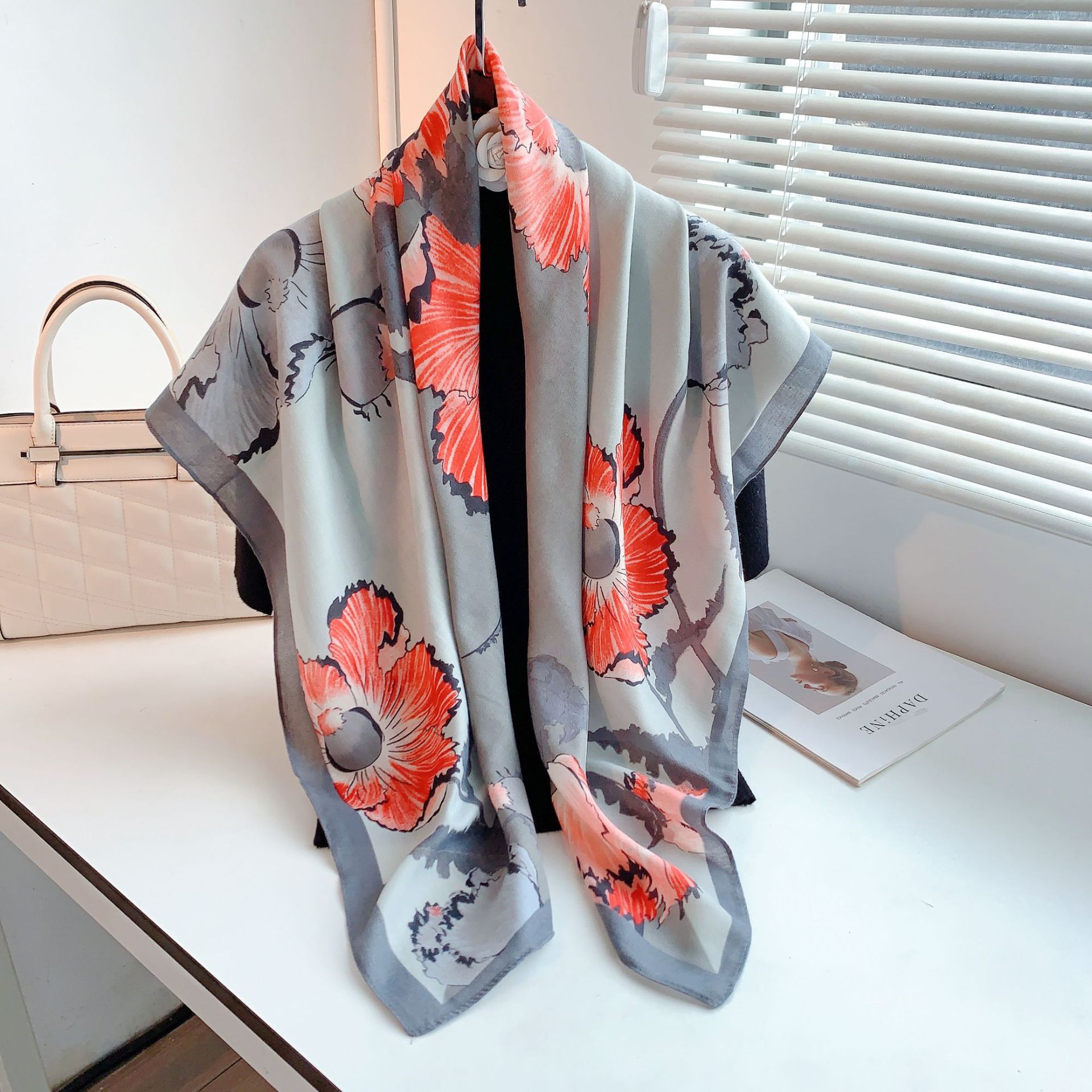 Otoño e invierno nuevo patrón de espiga bufanda cuadrada grande moda dopamina impresa bufanda de seda temperamento de alto grado chal decorativo al por mayor