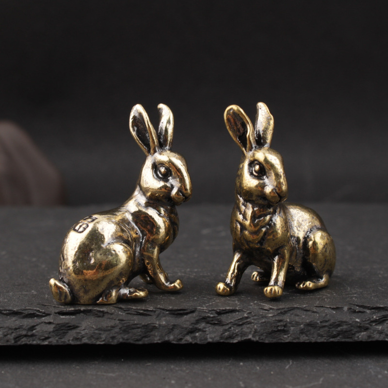 Vintage Brass Pair of Small Blessed Rabbit Desktop Decoration Small Ornaments Zodiac Rabbit Tea Pet Couple Decoration Crafts
