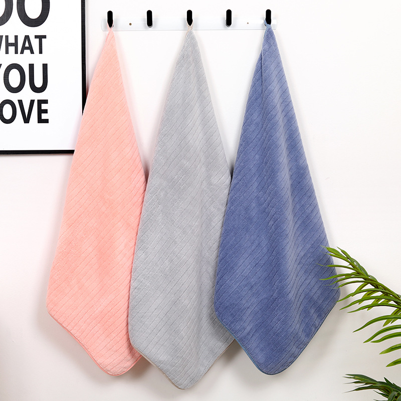 Super Absorbent Snowflake Velvet Bath Towel For Home And Salon_voghion.com