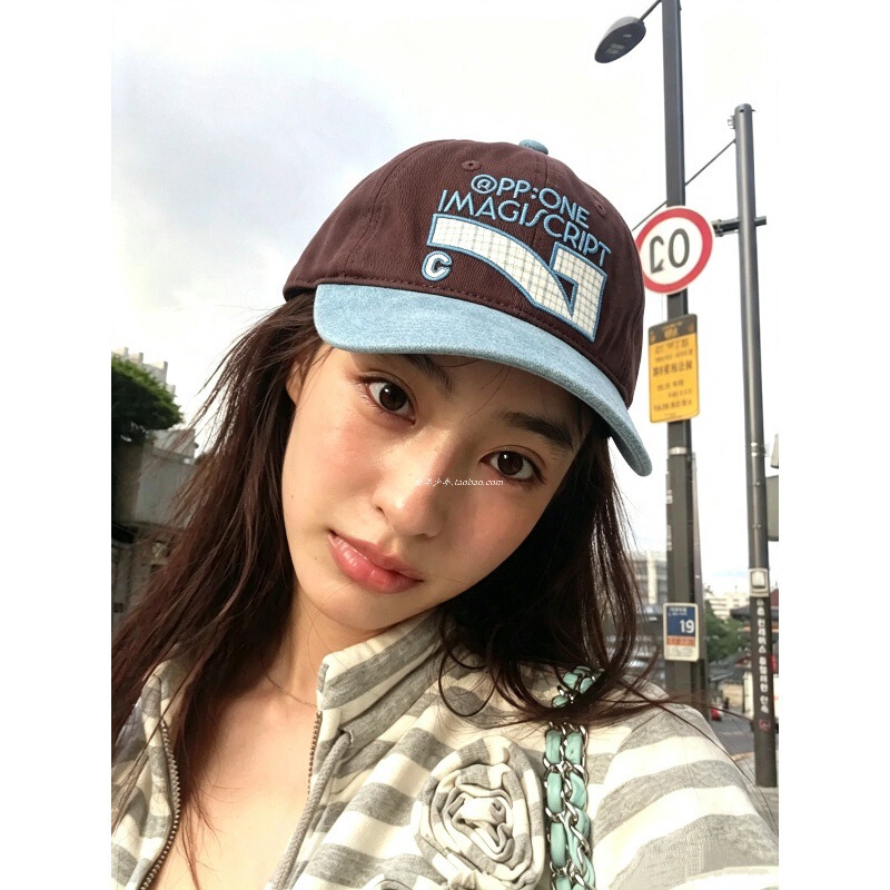 Korean niche design model [Letter Embroidery 7] light brown and sky blue contrasting color baseball cap that makes the face look smaller