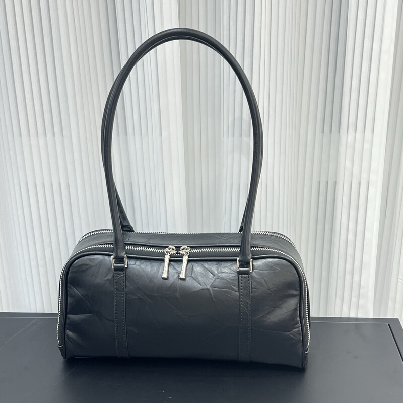 Tory*Burch Suede Shoulder Bag 2025 Autumn and Winter Large Capacity Pillow Bag High-End Loo Retro Boston Tory*Burch Suede Shoulder Bag 2025 Autumn and Winter Large Capacity Pillow Bag High-End Loo Retro Boston