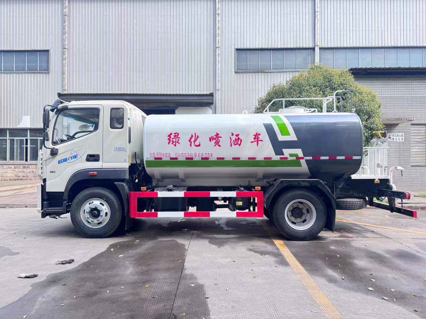 Foton Auman 15-Cubic-Meter Sprinkler Truck with Additional Front-Mounted Electronic Water Cannon, Dust Suppression Vehicle, 12-Cubic-Meter Greenery Spraying Truck with Mist Cannon