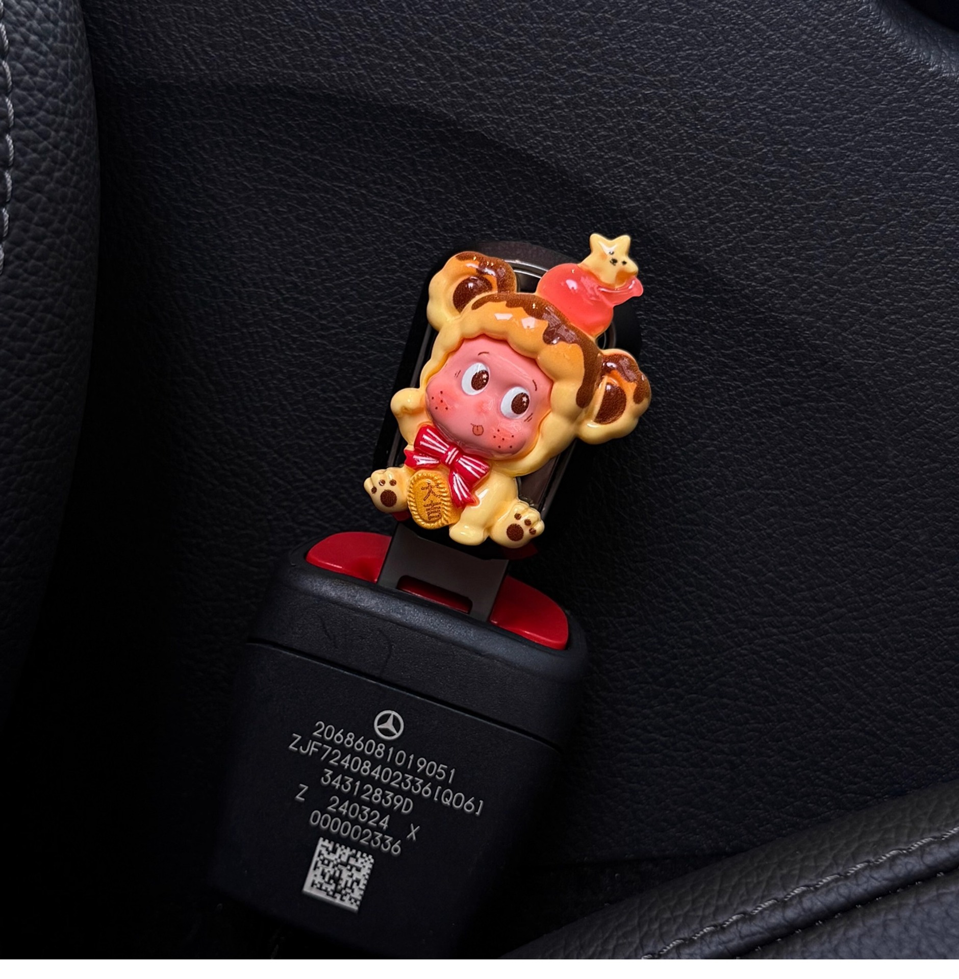 Cute Car Safety Plug with Buckle, Passenger Card Slot Plug, Car Rear Seat Extender Connector, Safety Belt