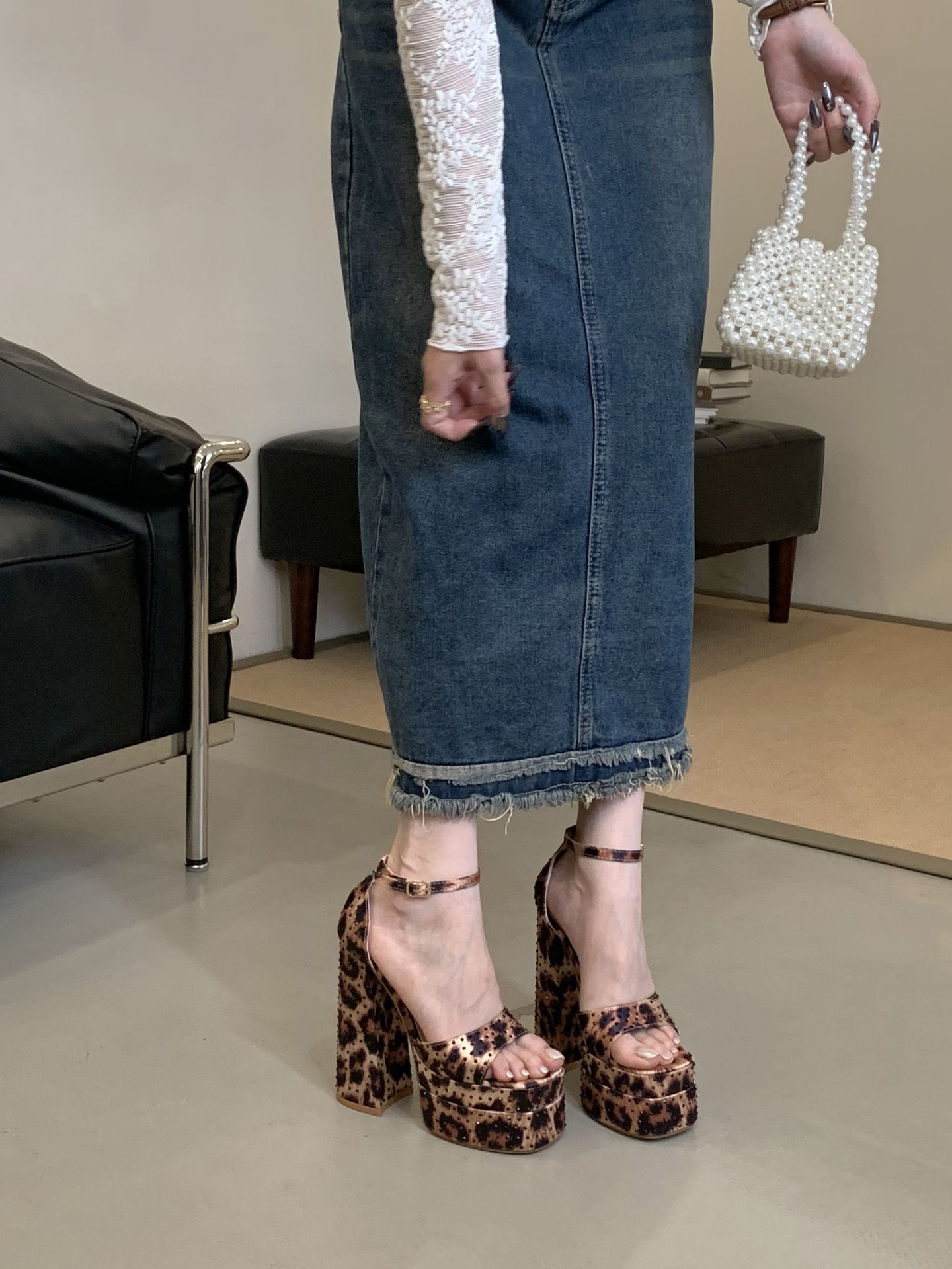 Sandal cao gót đế xuồng nữ họa tiết da báo, quai ngang, gót dày 9 cm — in da báo chi tiết 14