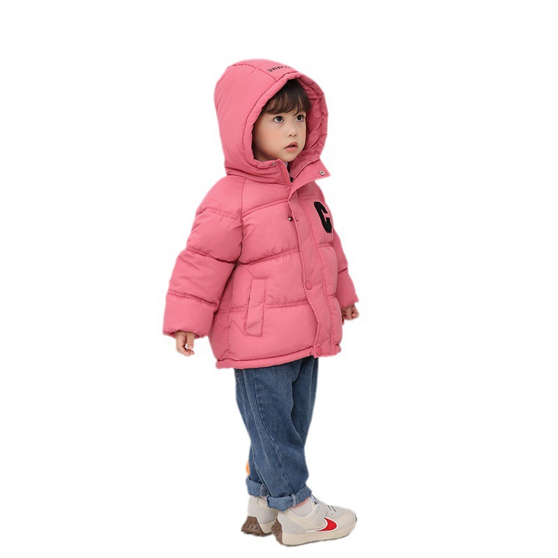 Ropa acolchada de algodón para niños y niñas fuera de temporada Ropa acolchada de algodón para niños abrigo de algodón para bebés de invierno 2024 Chaqueta acolchada de algodón engrosada de estilo occidental entrega de ropa para niños