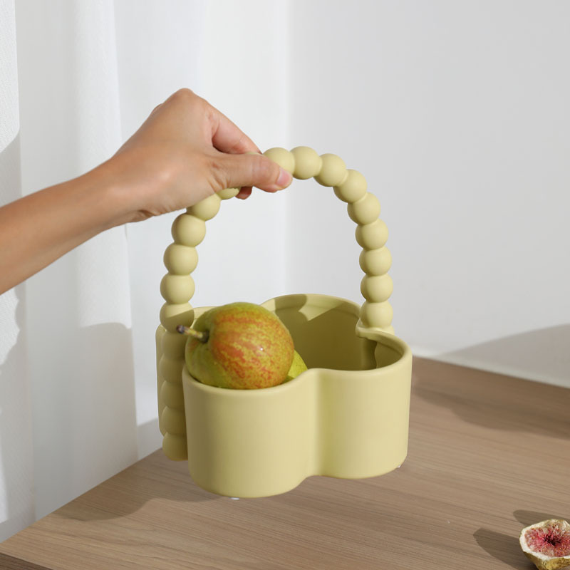 Crema estilo portátil de cerámica cesta de frutas hogar sala de estar merienda dulces de almacenamiento de fruta plato creativo ins decoraciones