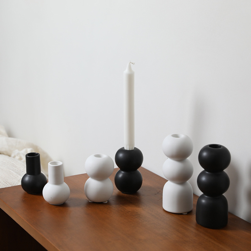 Adornos transfronterizos de candelabros de cerámica en blanco y negro, candelabros de estilo antiguo, decoración suave de escritorio de sala de estar para el hogar al por mayor