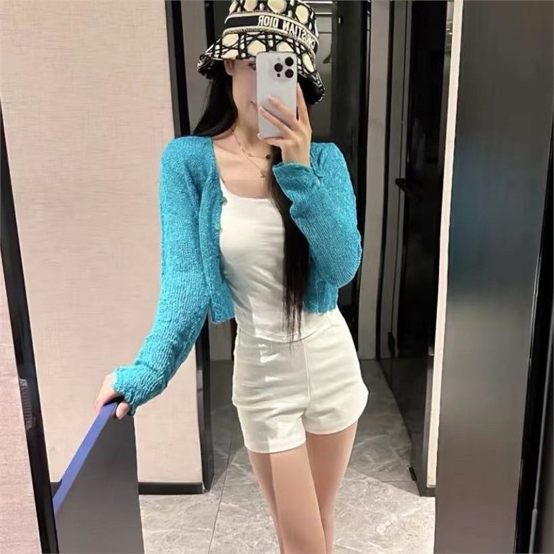 2025网红短款针织开衫女设计修身显白镂空防晒针织衫肌理长袖上衣