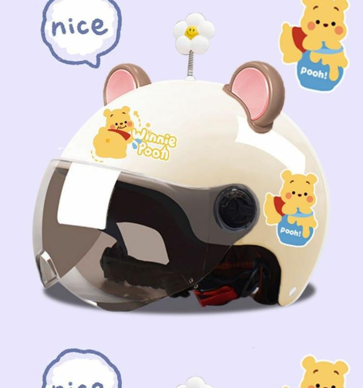 Helmet for electric scooters, summer sun protection, breathable, ultra-lightweight, suitable for all seasons, motorcycle safety helmet for women and men