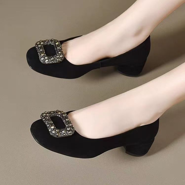 Tacones bajos cuadrados de diamante zapatos casuales de una sola mujer 2026 nuevo primavera negro ligero temperamento zapatos de viaje de talón grueso