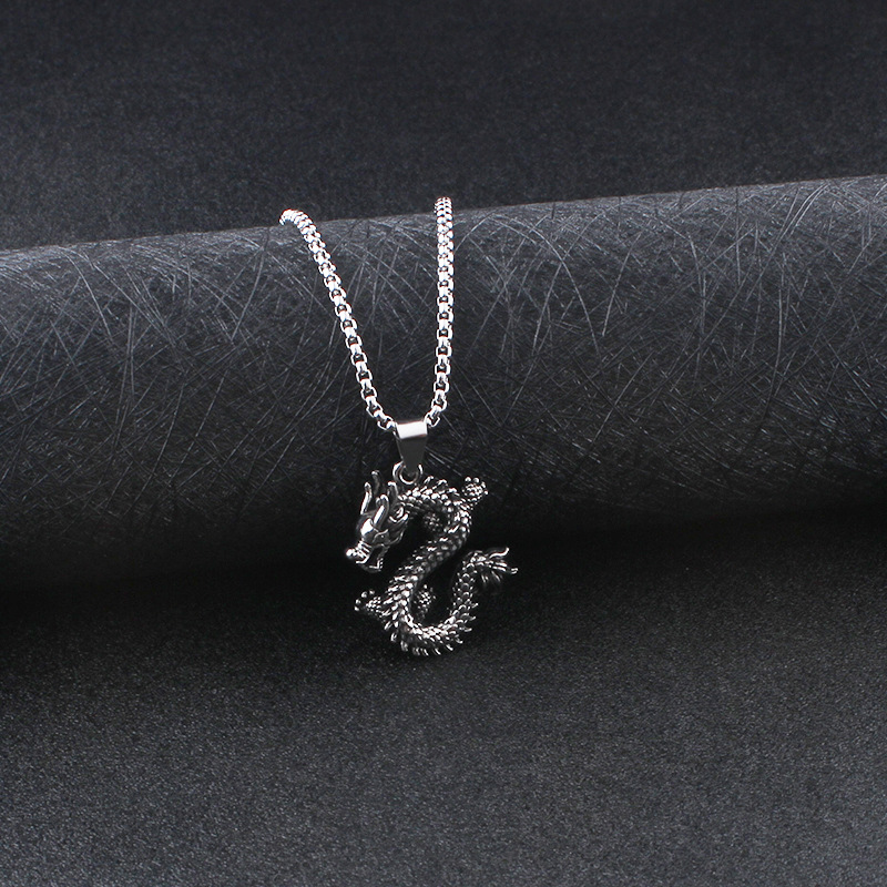 2024新款男士项链个性霸气龙形吊坠不锈钢配饰生肖挂件饰品批发