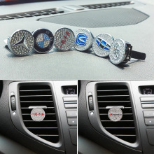 镶钻车标出风口香水 时尚合金车标 车载空调除异味香水夹适用于