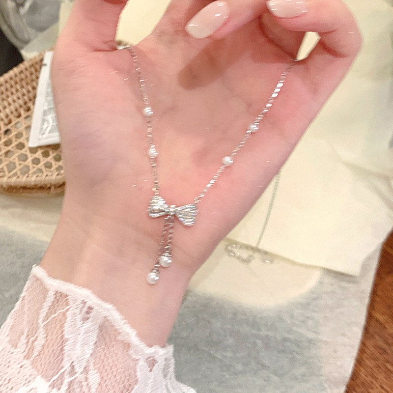 Pendant pearl with bow with tassels