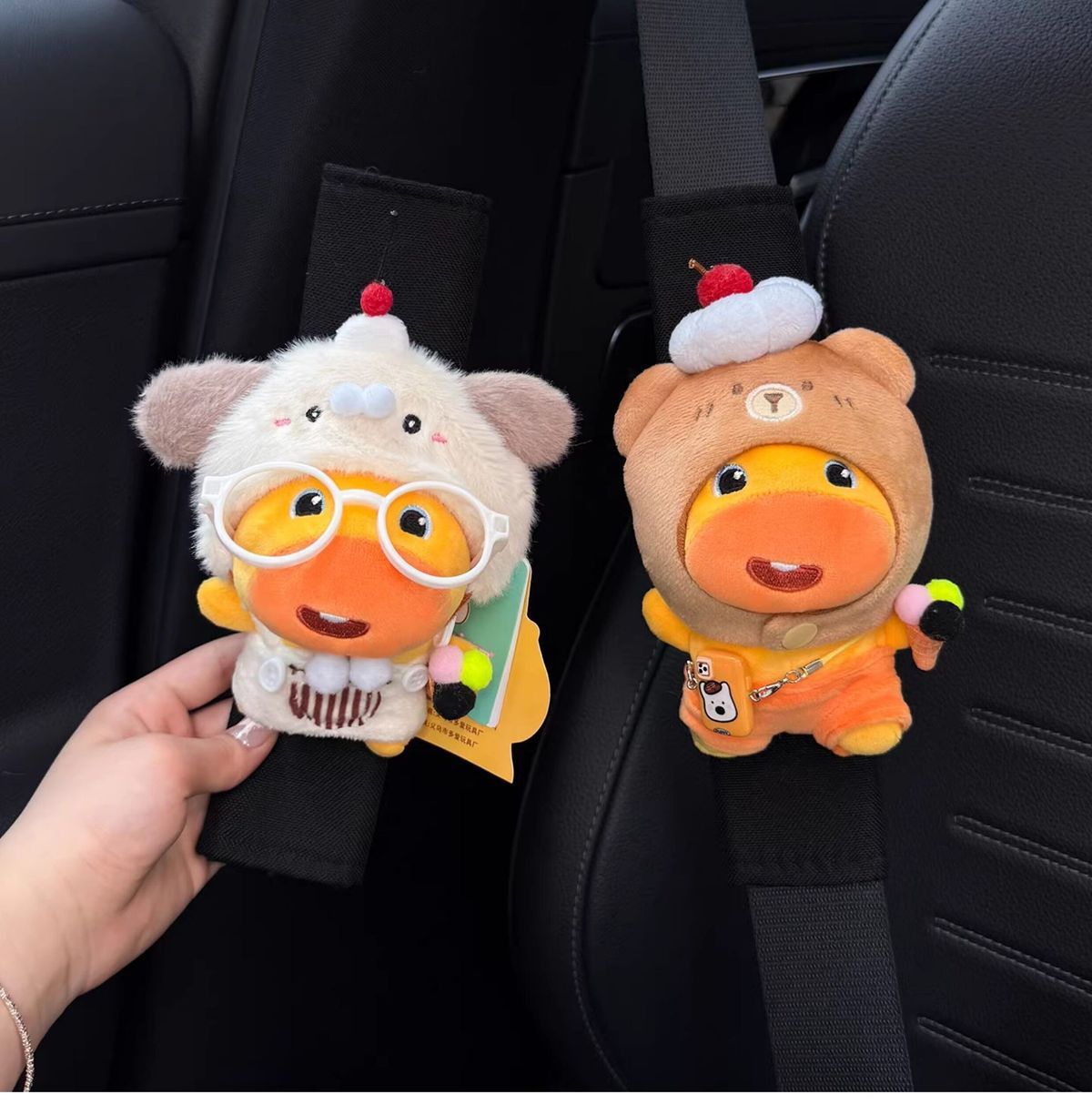Capybara Lulu Car Seatbelt Shoulder Pads, Car Seatbelt Decoration, Anti-Wear Clothing, Cute Couple Set
