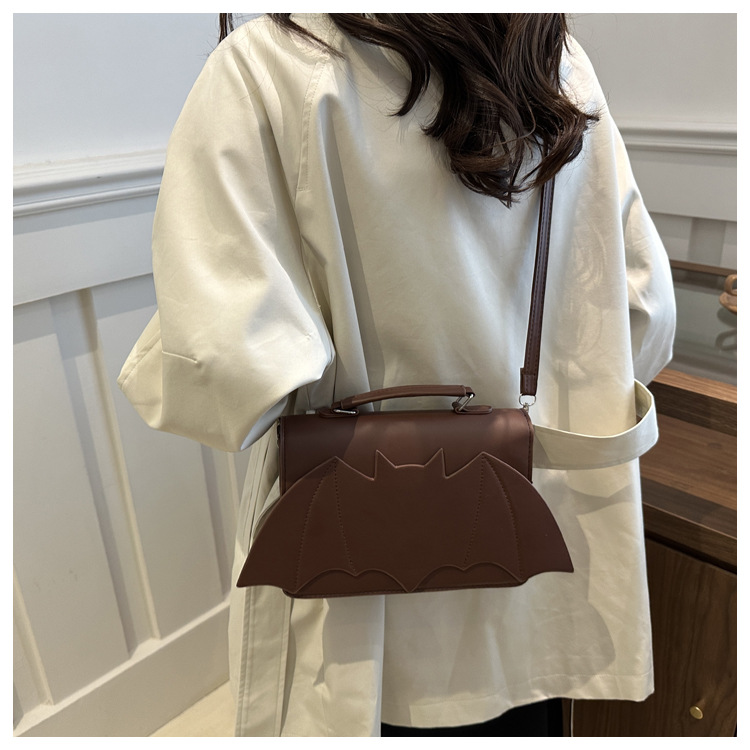 A new 2024 European and American Halloween single-shoulder bag for women, with a unique and funny bat style and a trendy crossbody bag undefined