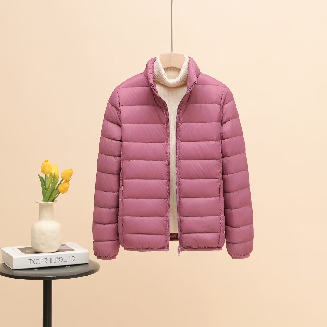 Легкая роза красная