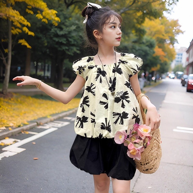 Vestito estivo per ragazze 2024, nuovi pantaloncini a lanterna a maniche corte per bambini di medie dimensioni, celebrità di Internet, elegante set da due pezzi_voghion.com