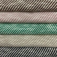 ����ɫ���y�z��б�y�A�c�׺��Ứ�r�����e����ɫ���sС���L����