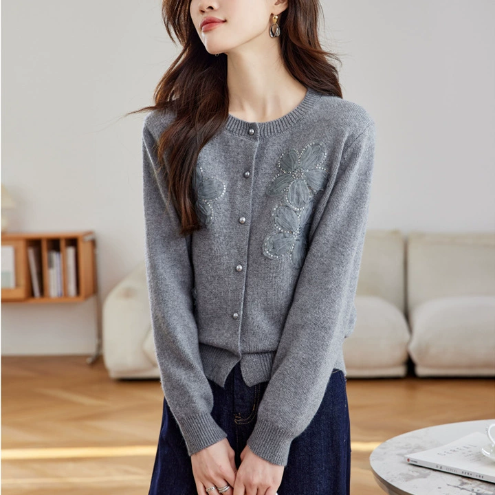Кружевные ногтевые sequins? прошу пояснить: в оригинале "Lace nail sequins, knitted cardigan, summer sweater, jacket, Chanel style, lace dress, flowered, round collar" - вероятно список: кружевные лаки? Но лучше перевести как: "Кружевной кардиган с пайетками?" Actually 'Lace nail sequins' seems odd. Could be ' Lace nail sequins' meaning кружевной маникюр с блестками. But context of clothing: cardigan, jacket, Chanel style, lace dress, flowered, round collar. So maybe 'Кружевной кардиган, джемпер-кофта, жакет, стиль Chanel, кружевное платье, в цветочек, круглый воротник' . We'll craft: