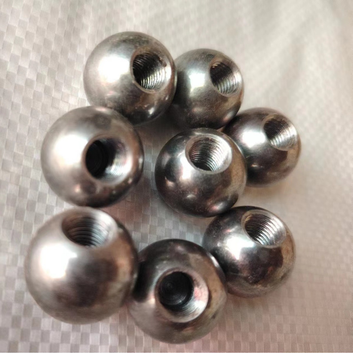 不锈钢螺纹钻孔攻牙钢珠 钢球打孔半孔钢珠m6m8m10通孔不锈钢滚珠