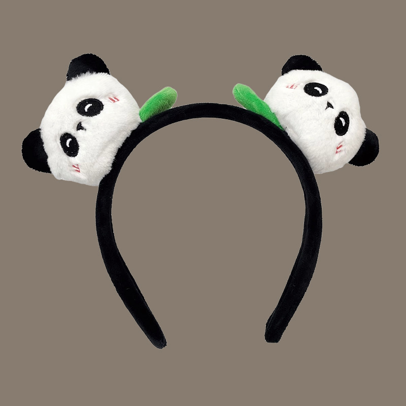 Two-headed bear with bamboo leaves