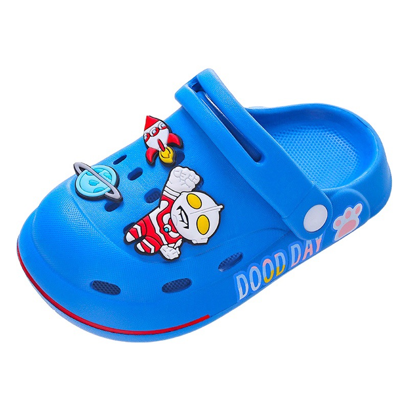 Zapatos de agujero para niños Ultraman niños usan dibujos animados lindo Fondo suave antideslizante zapatillas de verano niños pequeños niños medianos