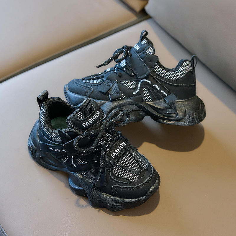Zapatos de papá suaves para niños, primavera de 2026 zapatos de deporte transpirables antideslizantes para niñas en stock image 4