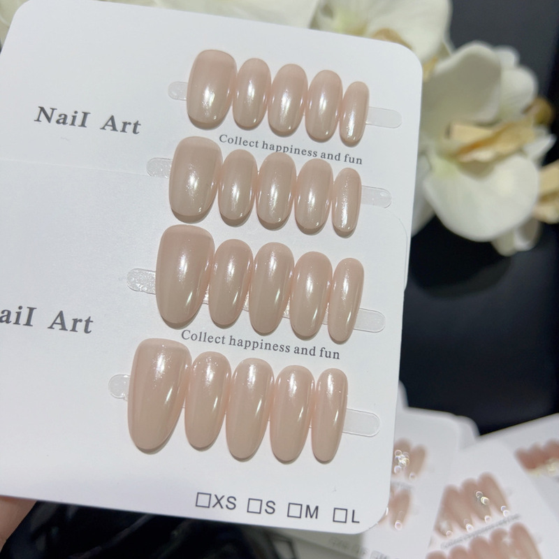 [Milk White Hailey] Gentle and Beautiful Hailey's Same Style Pearl Color Gradient Accessible Luxury Women's Short Pure Handmade Wearable Nails