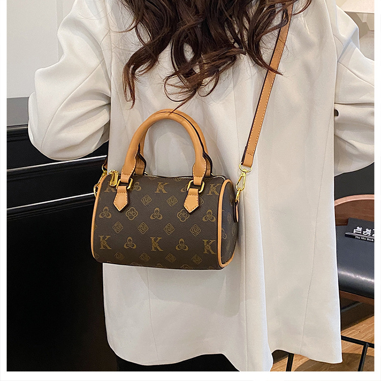 Neue Boston Pillow Bag für Damen, klassischer Stil, florale Einzelschulter-Handtasche für Senioren, weiches Leder, kleine quadratische Tasche für den täglichen Gebrauch. – Detail 18