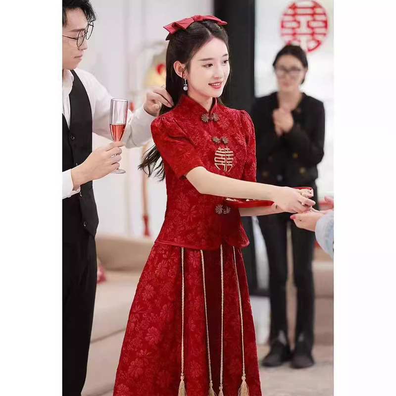 Spot Wedding Cheongsam Improved Chinese Bridal Dress Burgundy Slimming Look Mid-Length Slim Dress Xiuhe Suit New Style