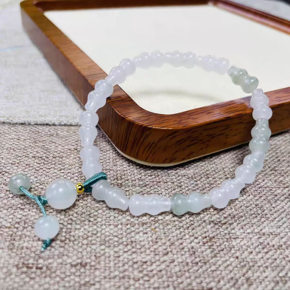 Tianshan cuihulu handchain