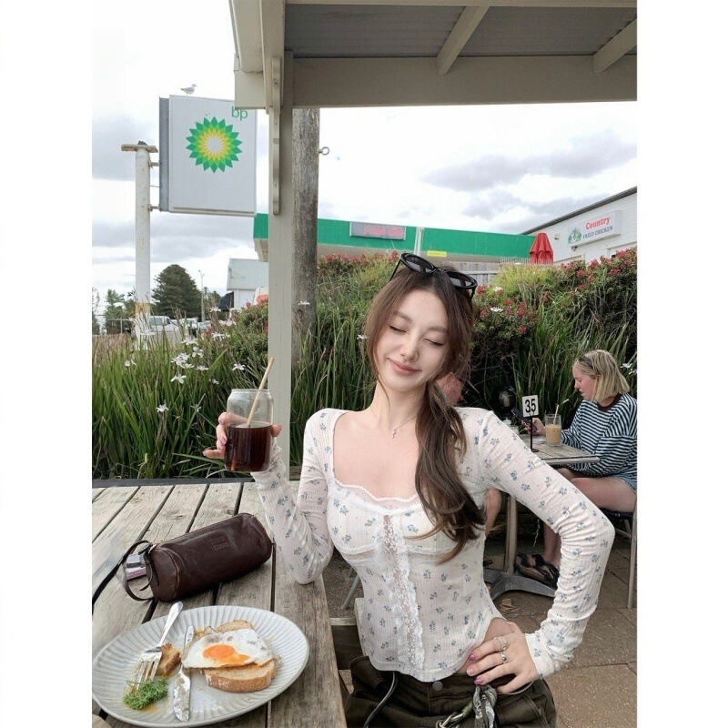 Chestnut Cocoa Bankelili'Spring Opening' Lace Cross-Split Slim-Fit Long-Sleeve Top