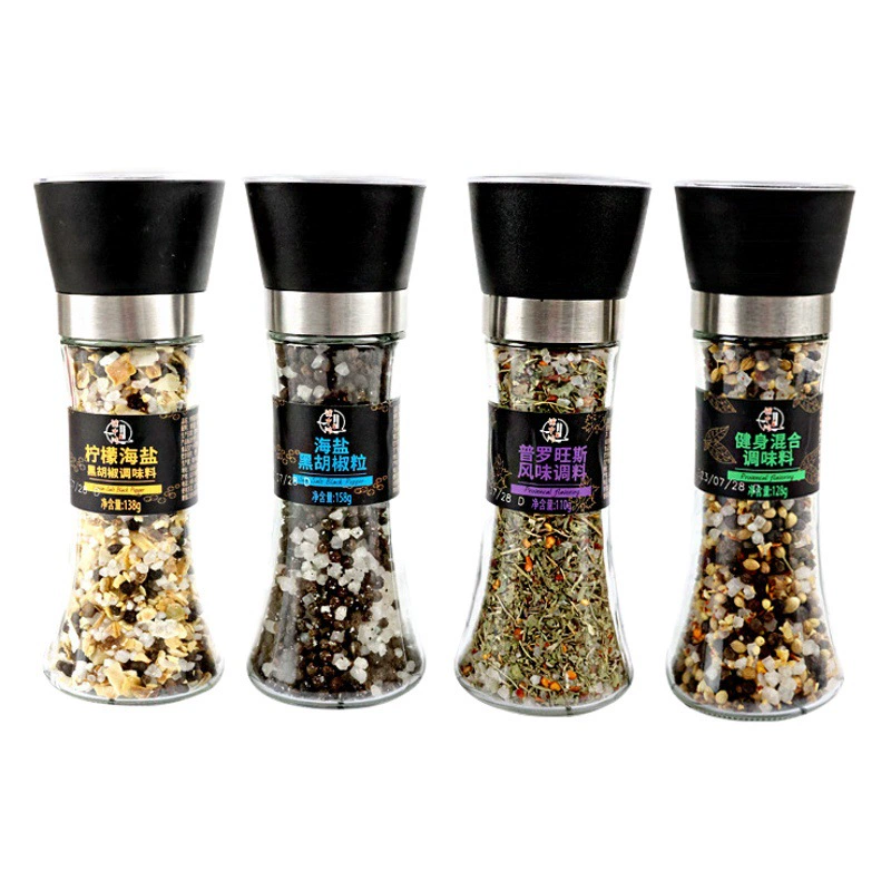 Специи из морской соли и черного перца в бутылках для западной кухни, приправа для стейков и куриных нагрудков, свежемолотые специи из морской соли и черного перца.