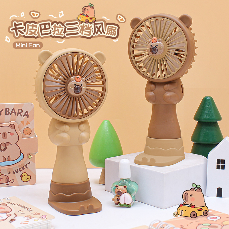 东南亚厂家批发夏季热销卡通卡皮巴拉三档风风扇usb充电手机支架