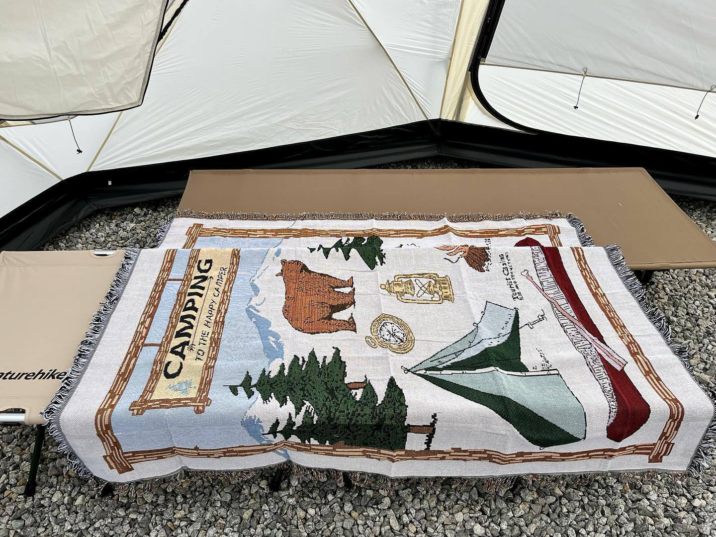 Camping decoration American retro illustration sofa blanket thread blanket camping red raft outdoor camping